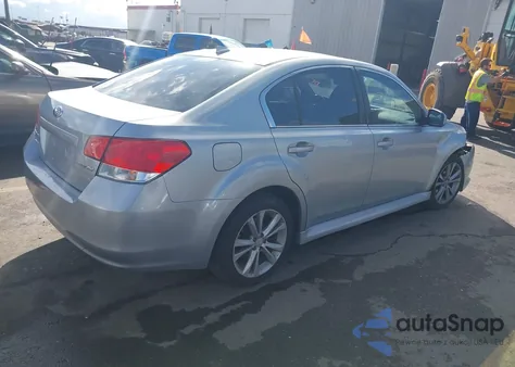 2014 Subaru Legacy 2.5I Premium z USA, uszkodzony, nr VIN 4S3BMBD64E3010687